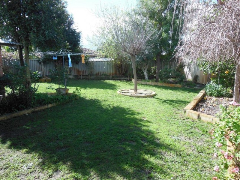 A/20 Sanderling Drive, Thornlie WA 6108