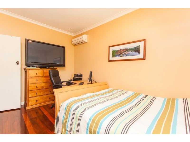 6 Hartree Close, Willagee WA 6156