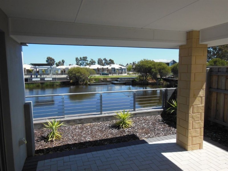 8 Salford Lane, Canning Vale WA 6155