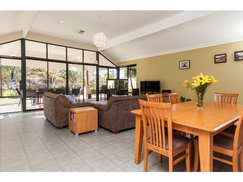 11 Provincial Mews, Bibra Lake WA 6163