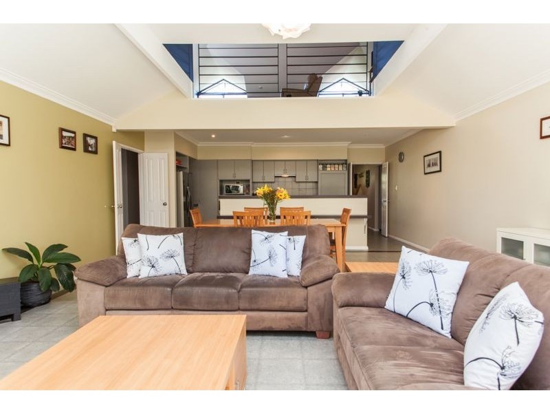 11 Provincial Mews, Bibra Lake WA 6163