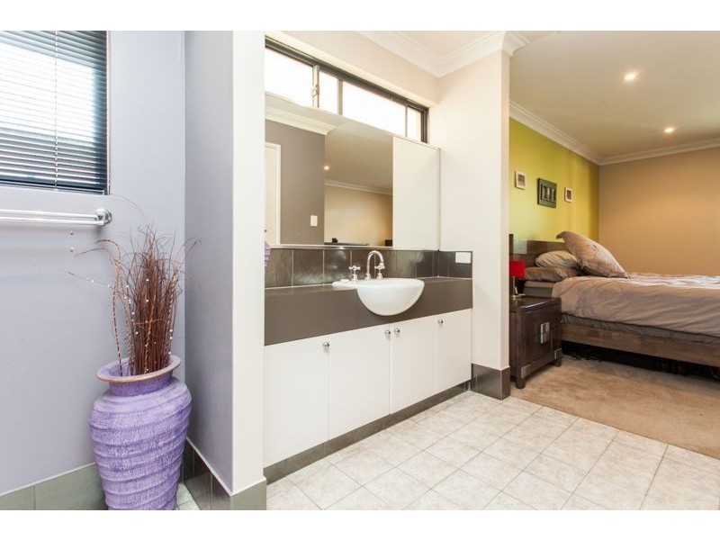 11 Provincial Mews, Bibra Lake WA 6163