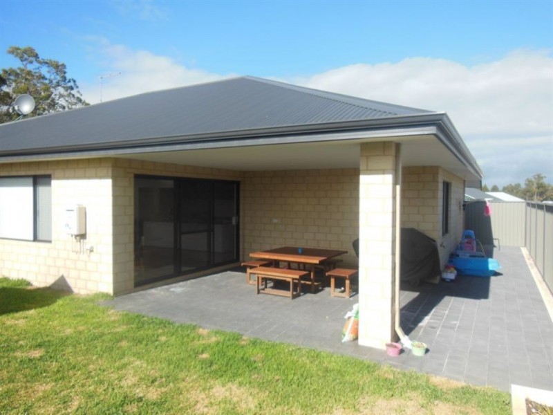 15 Barraberry Way, Byford WA 6122