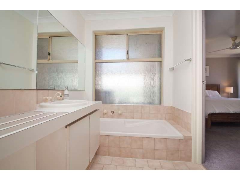 6 Bracken Way, Bibra Lake WA 6163