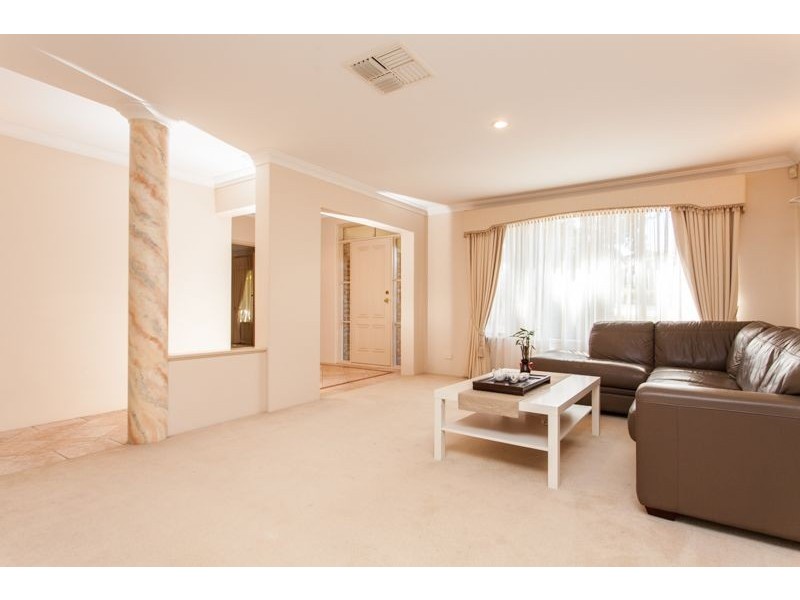 1 Everglades Close, Bibra Lake WA 6163