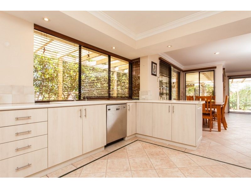 1 Everglades Close, Bibra Lake WA 6163