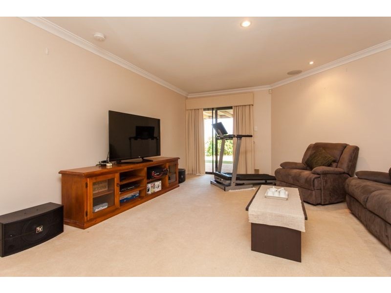 1 Everglades Close, Bibra Lake WA 6163