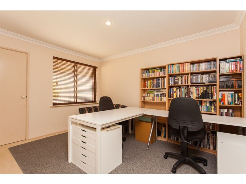 1 Everglades Close, Bibra Lake WA 6163