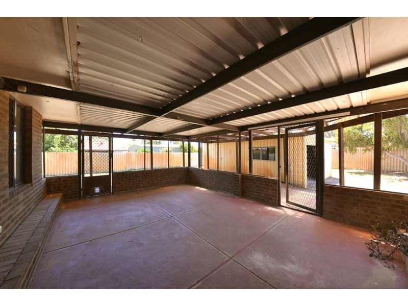 16 Sherlock Close, Gosnells WA 6110