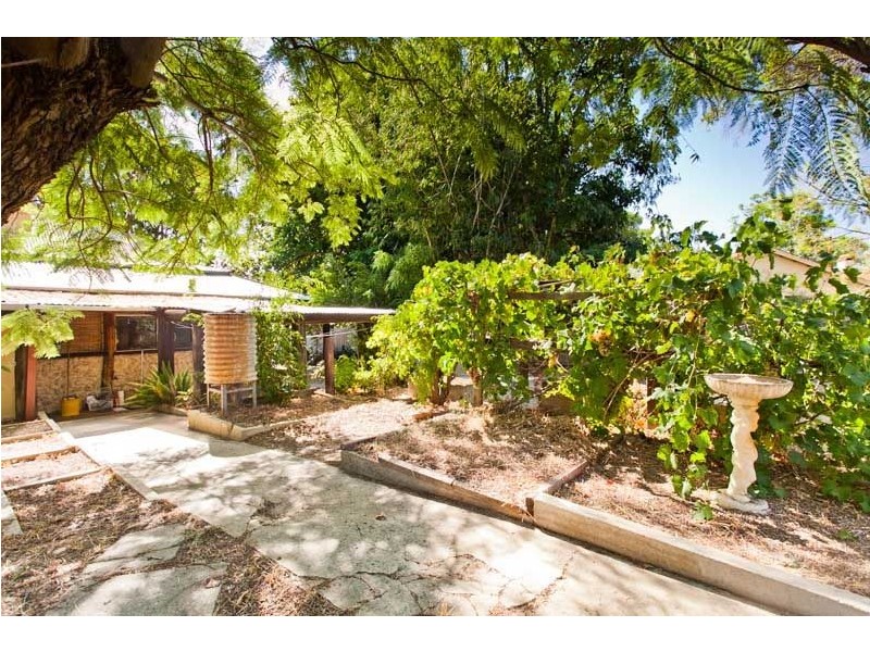 118 Clifton Street, Kelmscott WA 6111