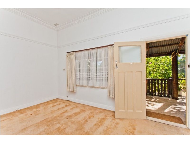 118 Clifton Street, Kelmscott WA 6111