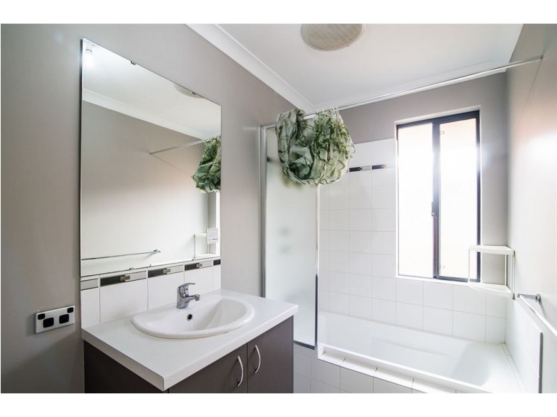 2/118 Amherst Road, Canning Vale WA 6155