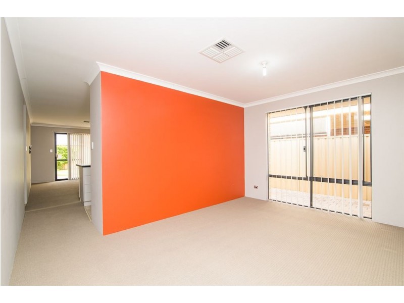 2/118 Amherst Road, Canning Vale WA 6155