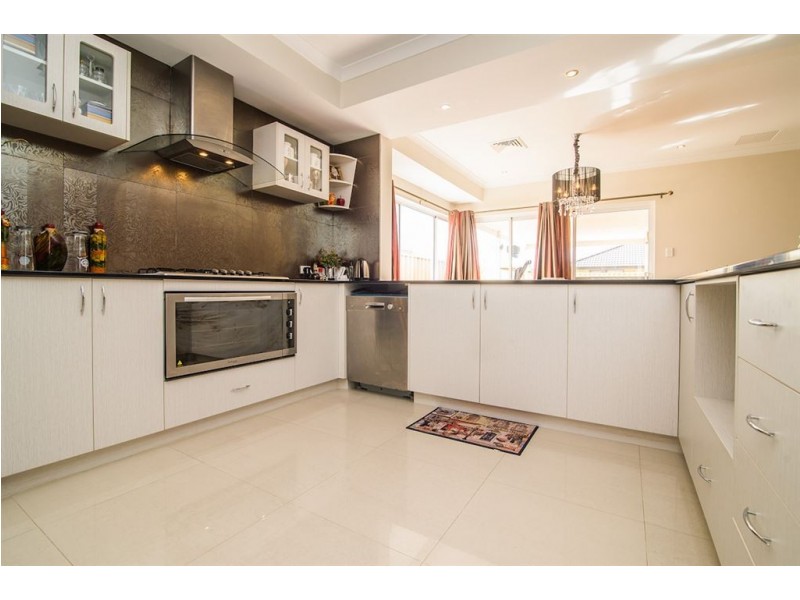 32 Streamside Street, Southern River WA 6110