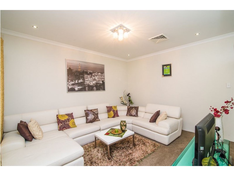 32 Streamside Street, Southern River WA 6110