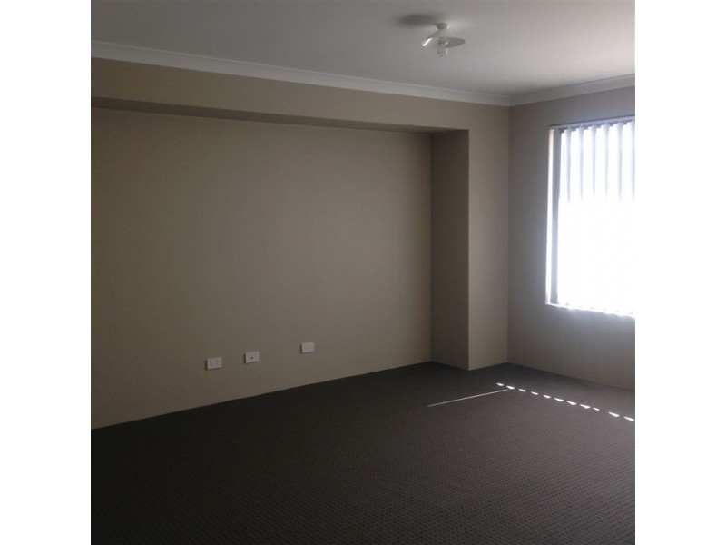 8 Miramar Way, Piara Waters WA 6112