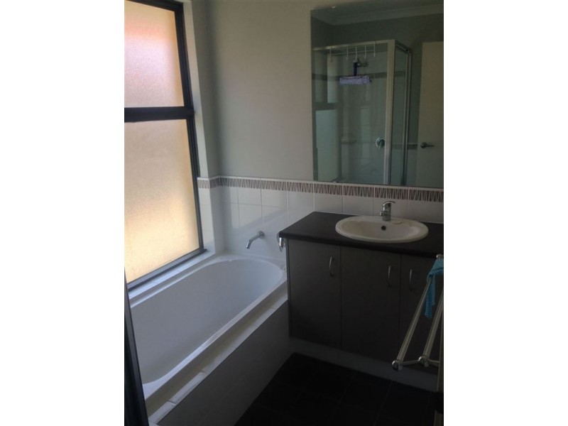 8 Miramar Way, Piara Waters WA 6112