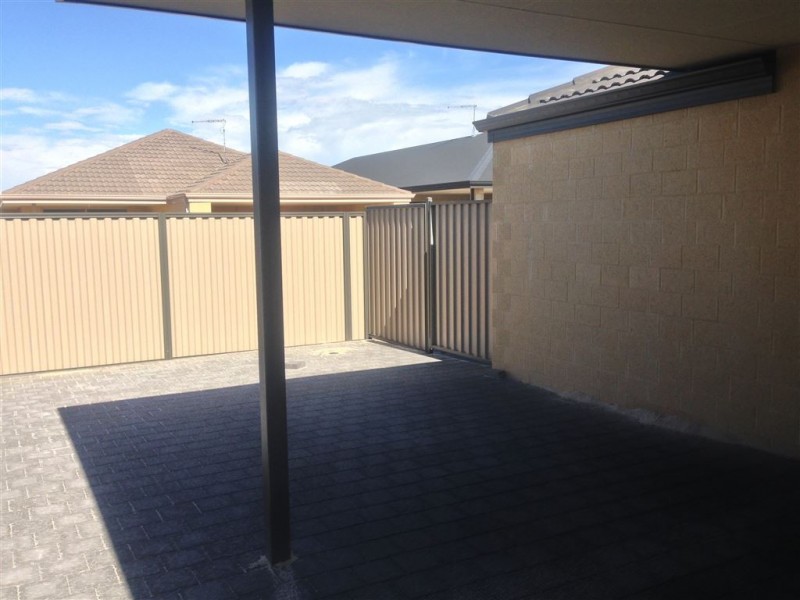 8 Miramar Way, Piara Waters WA 6112