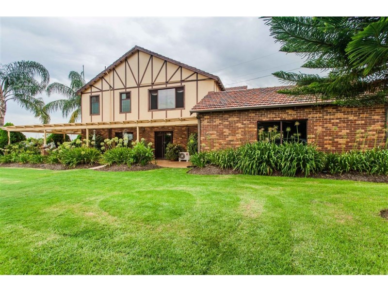 981 Anketell Road, Oakford WA 6121