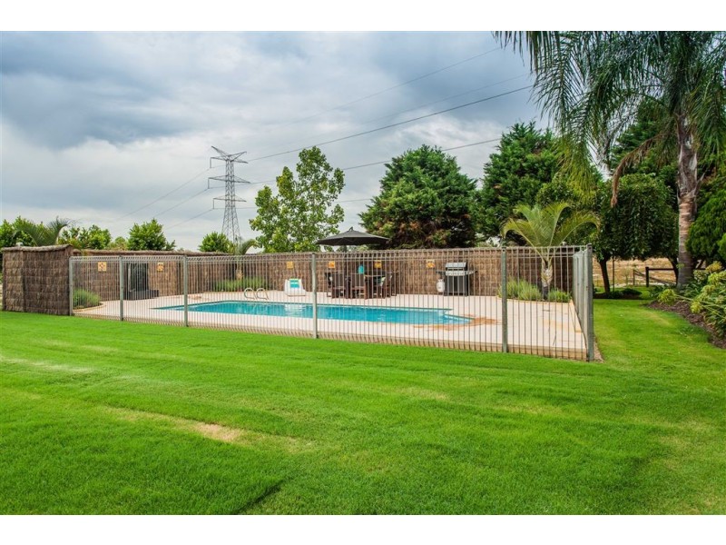 981 Anketell Road, Oakford WA 6121