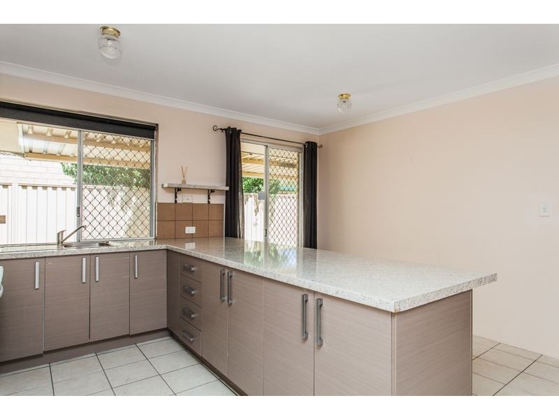 70 Riverside Lane, Seville Grove WA 6112