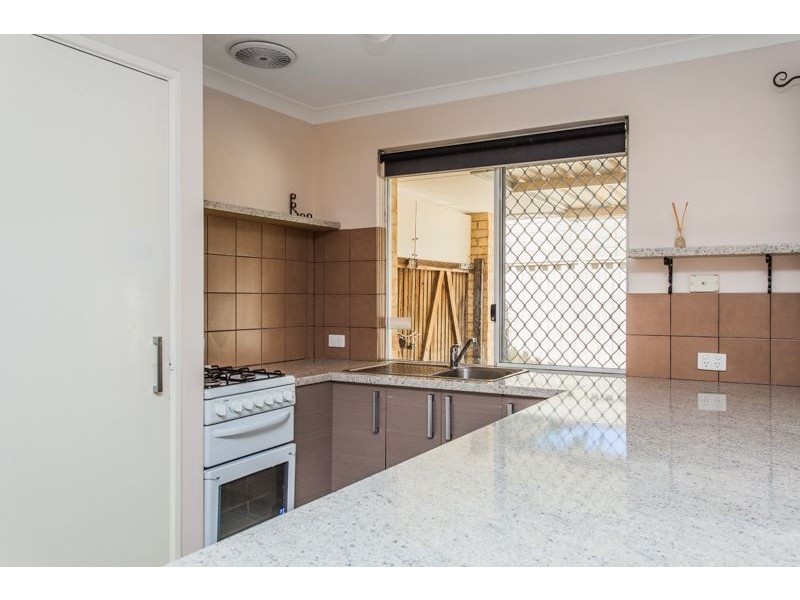 70 Riverside Lane, Seville Grove WA 6112