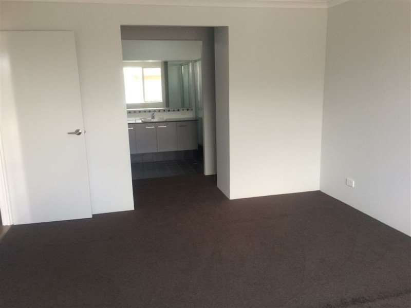 19 Blackfriars Meander, Piara Waters WA 6112