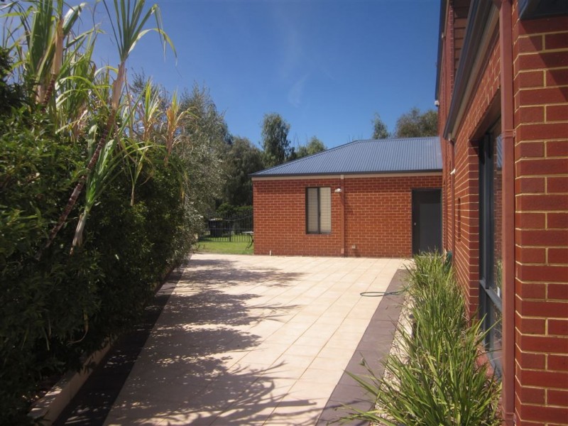 63 Waterperry Drive, Canning Vale WA 6155