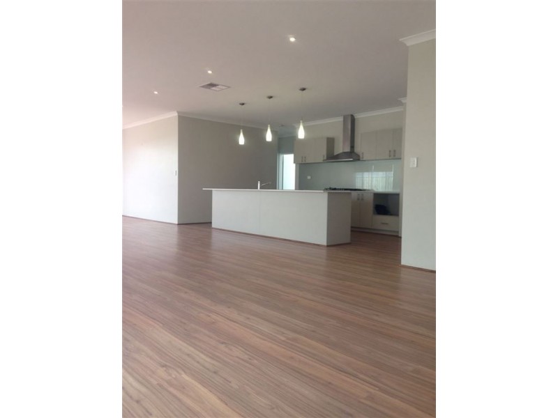 6 Holywell Street, Piara Waters WA 6112