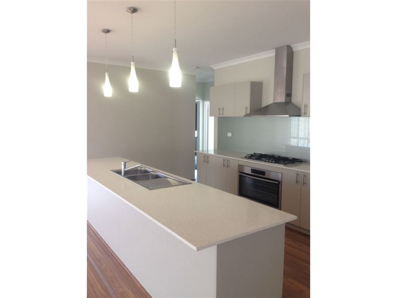 6 Holywell Street, Piara Waters WA 6112