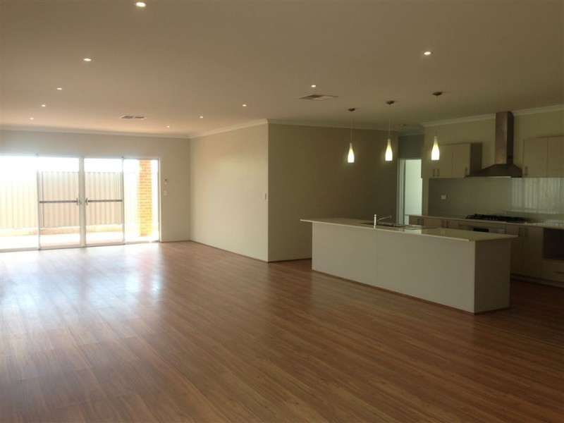 6 Holywell Street, Piara Waters WA 6112