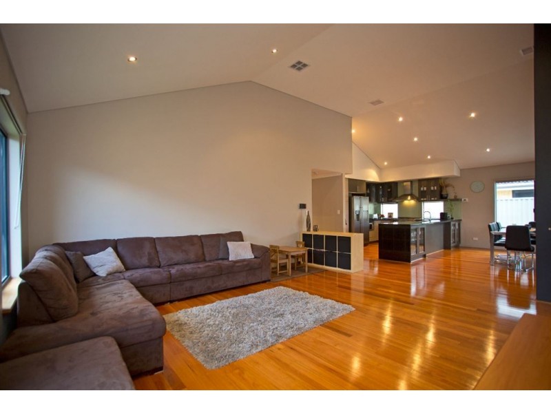 30 Whittaker Turn, Piara Waters WA 6112