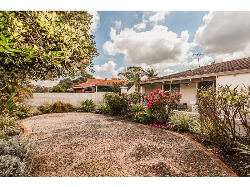 8 Prescott Drive, Gosnells WA 6110