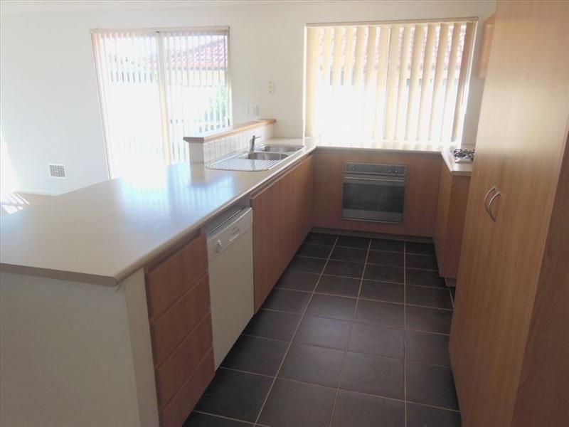 16 Fallon Place, Seville Grove WA 6112