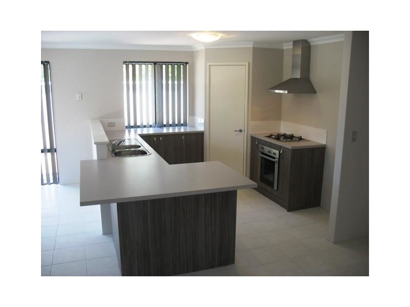 56 Longhurst Way, Queens Park WA 6107