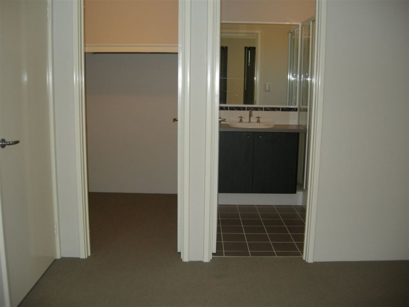 56 Longhurst Way, Queens Park WA 6107