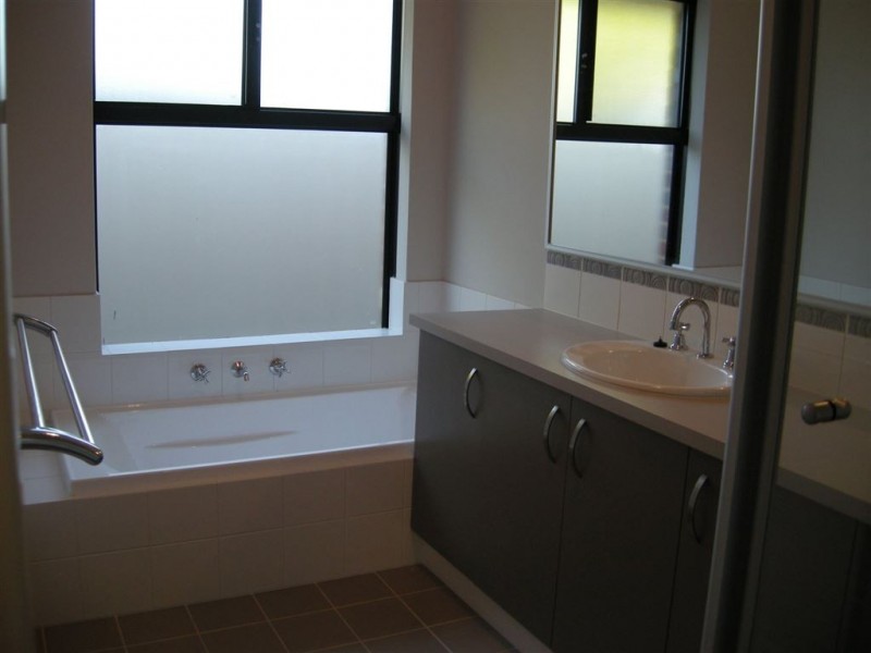 56 Longhurst Way, Queens Park WA 6107