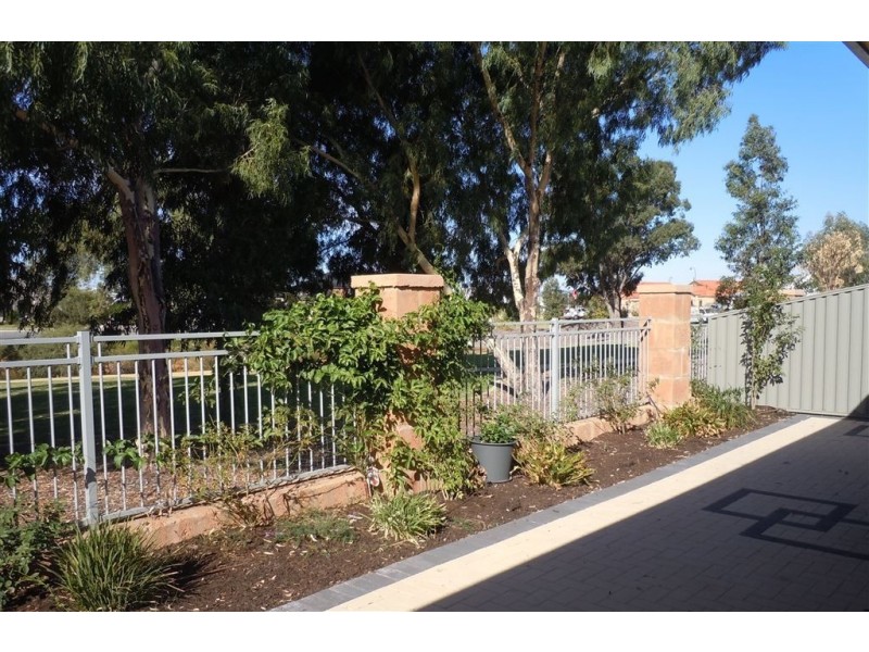 11 Gilman Court, Piara Waters WA 6112