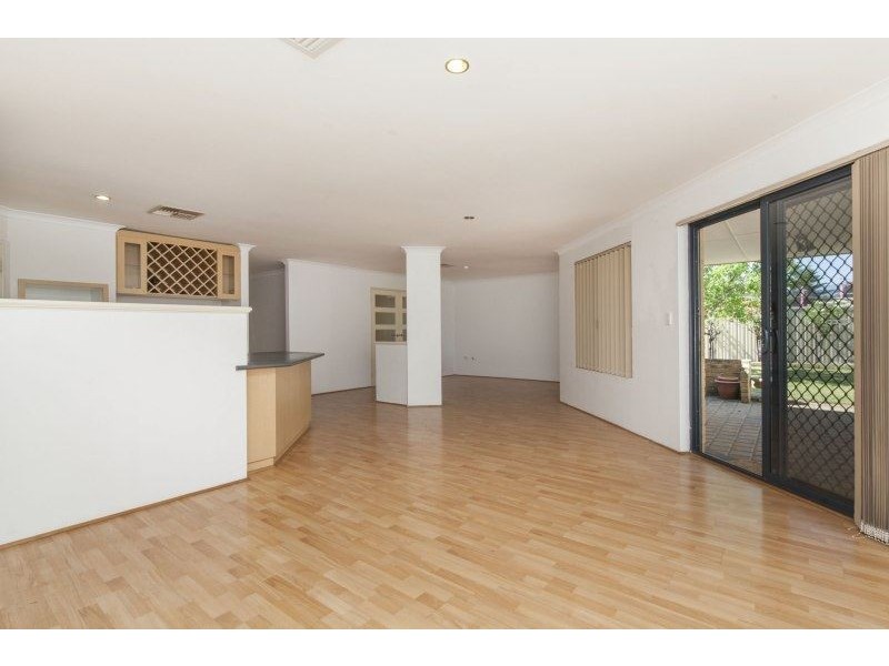 6 Waxberry Gardens, Canning Vale WA 6155