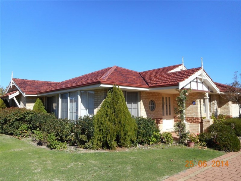 1/2 Planetree Pass, Canning Vale WA 6155