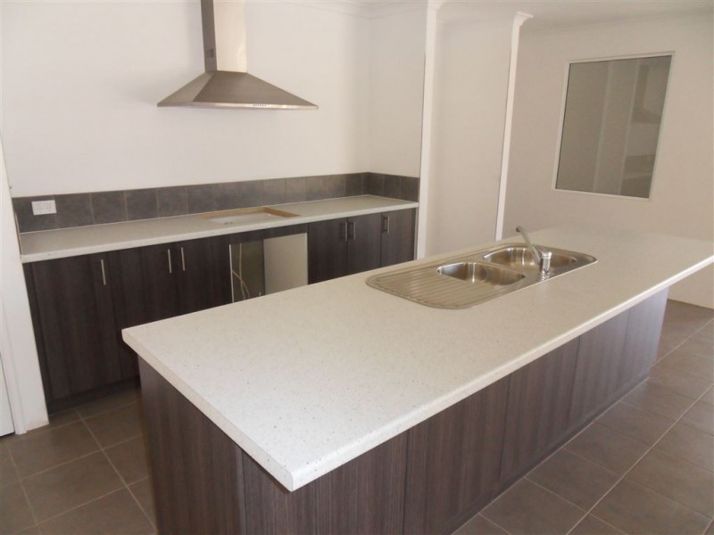 25 Streamside Street, Southern River WA 6110