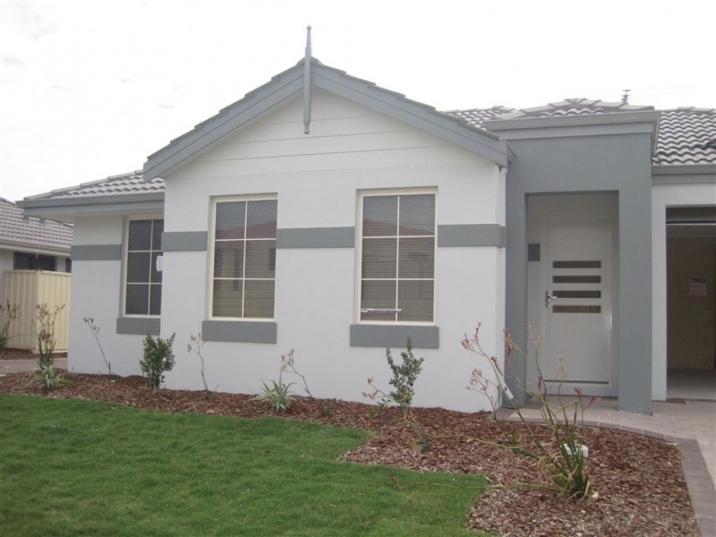 64a Amherst Road, Canning Vale WA 6155