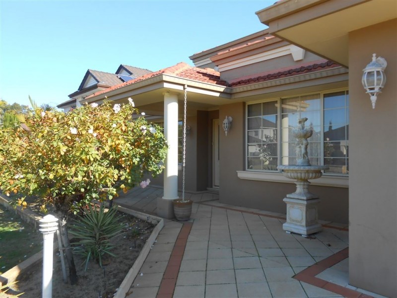 37 Lomandra Drive, Canning Vale WA 6155