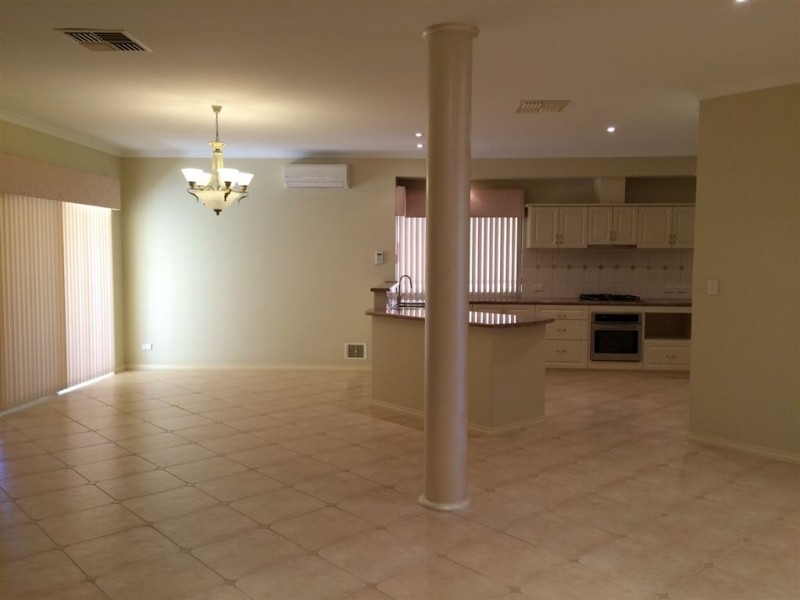 37 Lomandra Drive, Canning Vale WA 6155