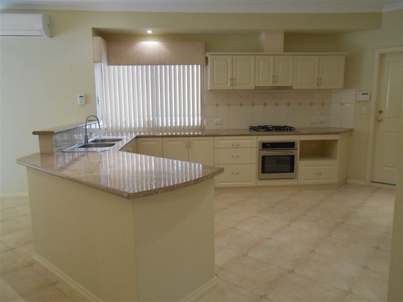 37 Lomandra Drive, Canning Vale WA 6155