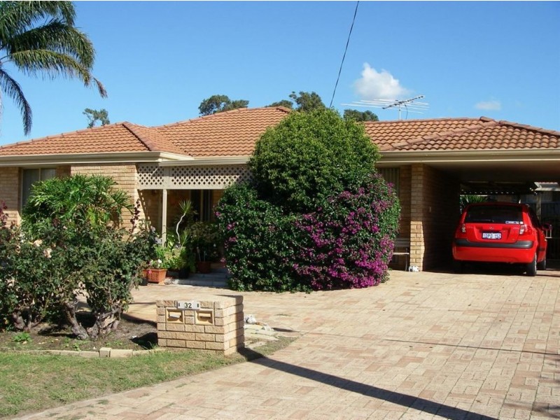 1/32 Abernethy Grove, Seville Grove WA 6112