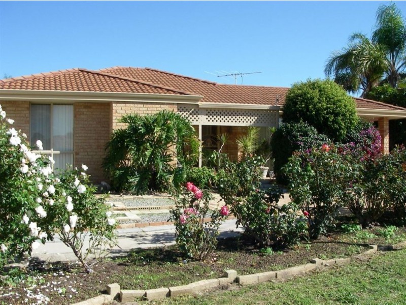 1/32 Abernethy Grove, Seville Grove WA 6112