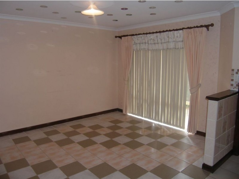 1/32 Abernethy Grove, Seville Grove WA 6112