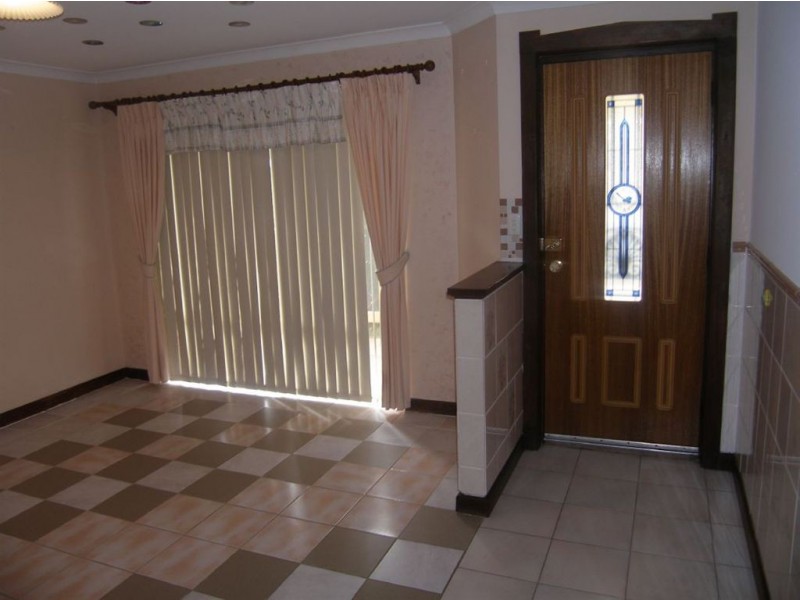 1/32 Abernethy Grove, Seville Grove WA 6112