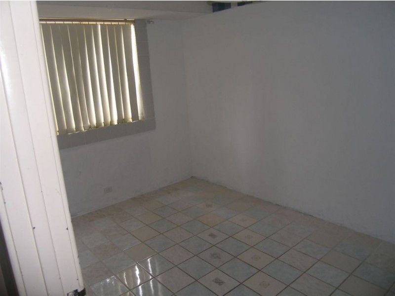 1/32 Abernethy Grove, Seville Grove WA 6112